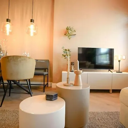 Haya Beachhouse - King Apartment